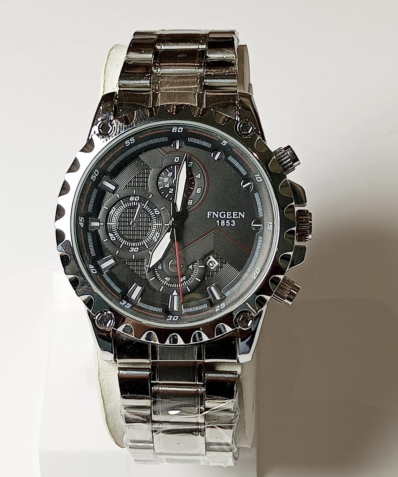 Stylish stainless steel bracelet watch