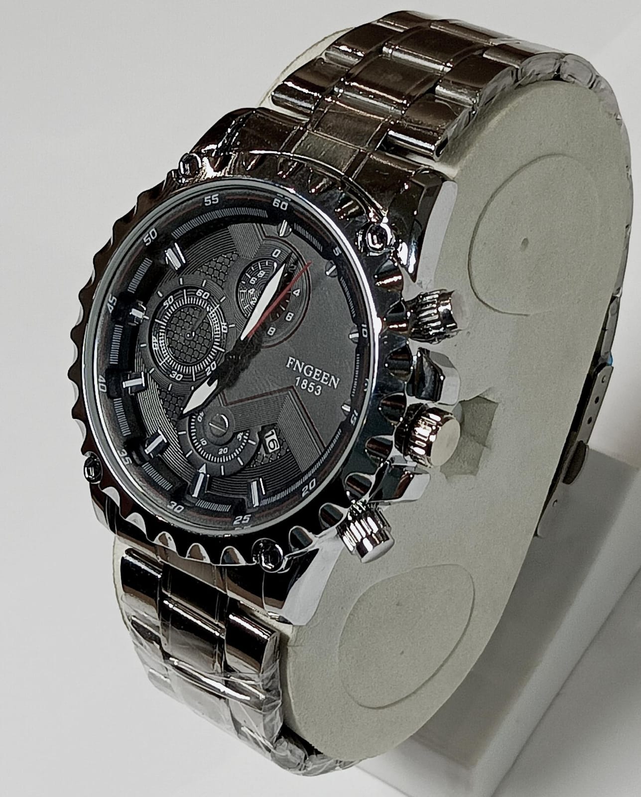 Stylish stainless steel bracelet watch